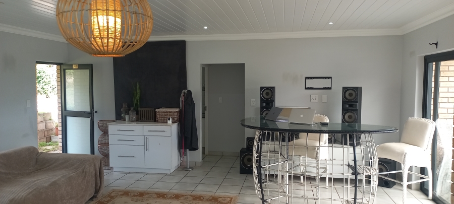 2 Bedroom Property for Sale in Fraaiuitsig Western Cape
